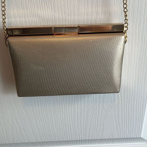 Gold Clutch / Crossbody with removable 50” gold chain. - Picture 1 of 4